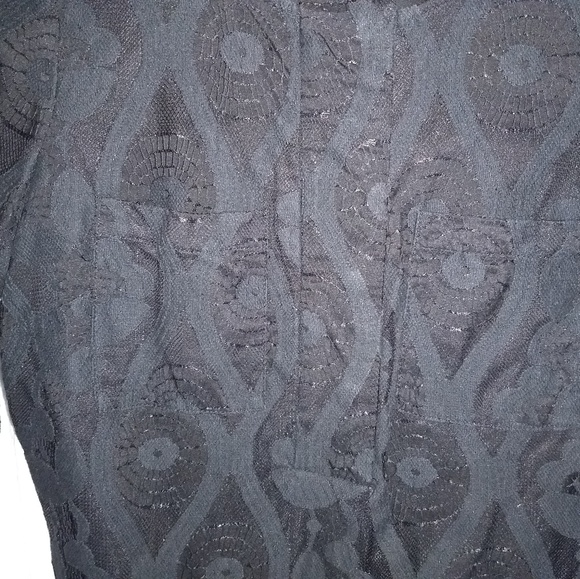Dress with over lace layer with unique pattern. - Picture 5 of 7